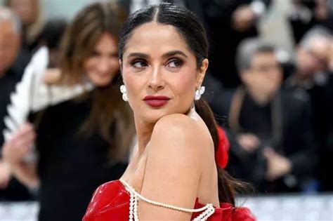 salma hayek dancing naked|Salma Hayek sends fans into frenzy with string of saucy naked。